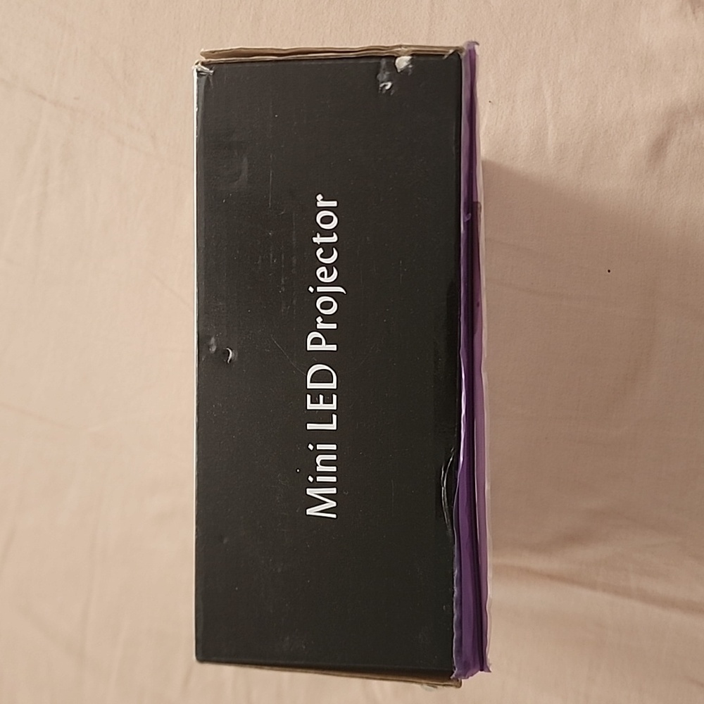 Mini LED PROJECTOR - Picture 2 of 6